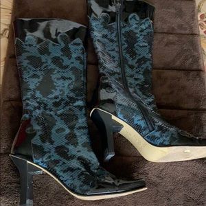 Boots faux blue & black snakeskin and black patten